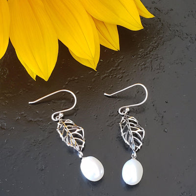 Silver leaf earring with a pearl drop