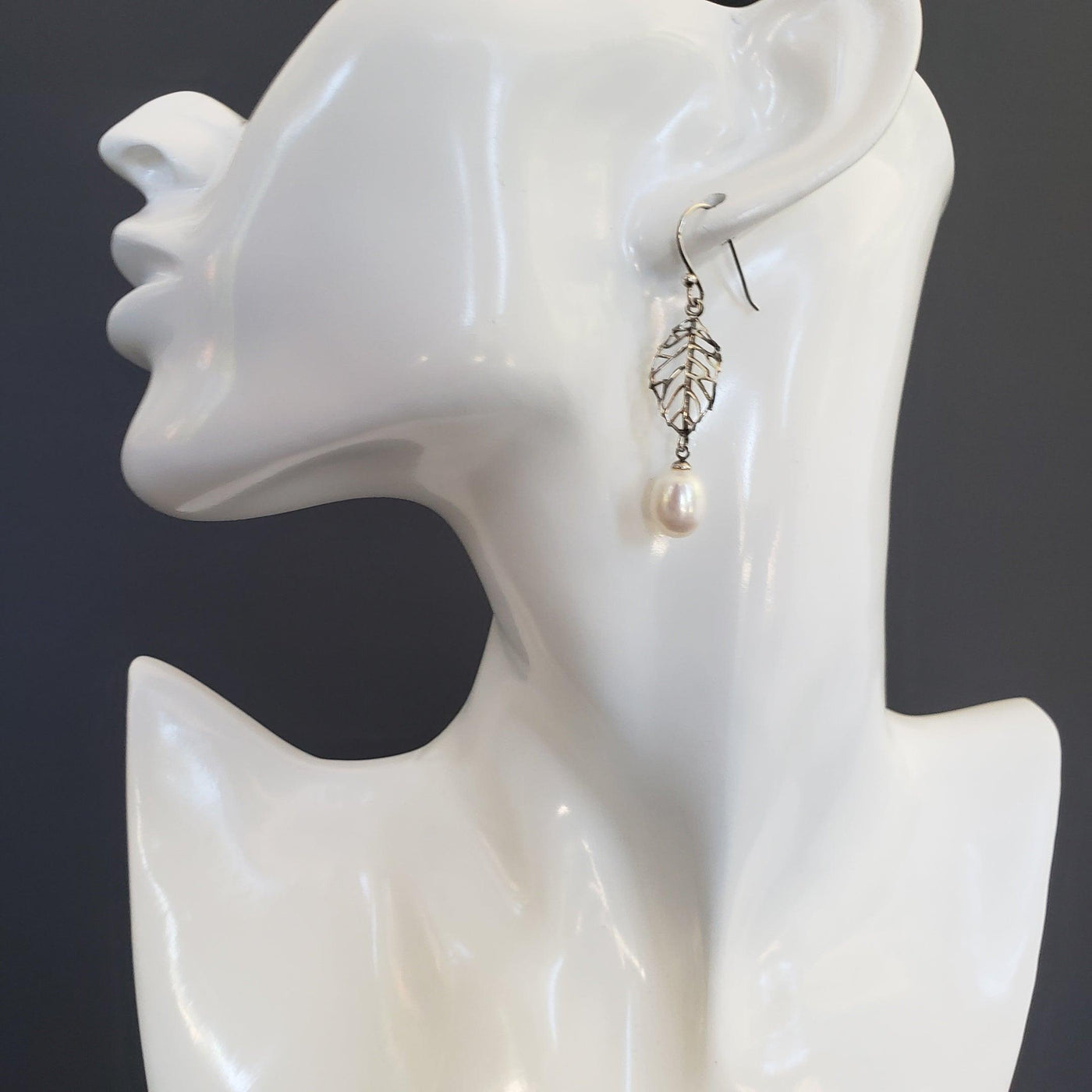 Silver leaf earring with a pearl drop