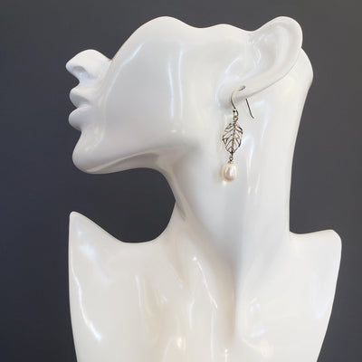 Silver leaf earring with a pearl drop