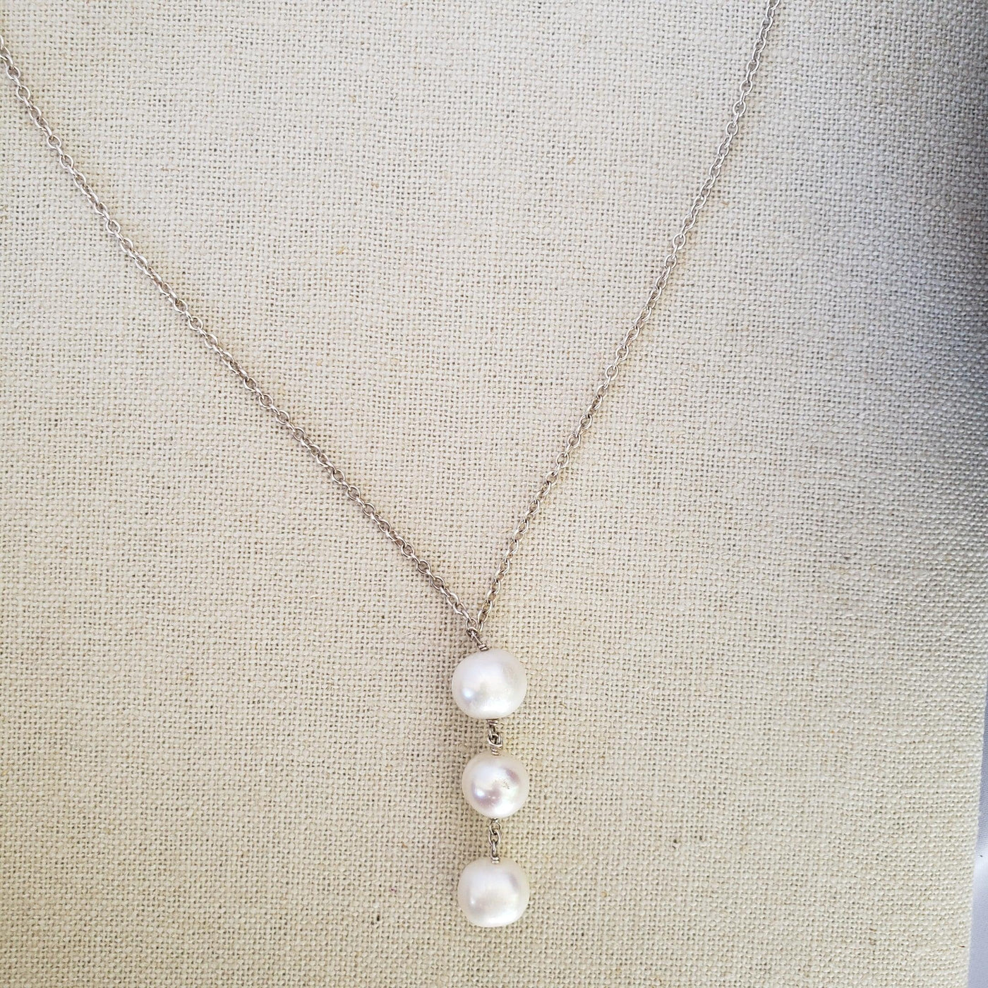 Pearl drop necklace