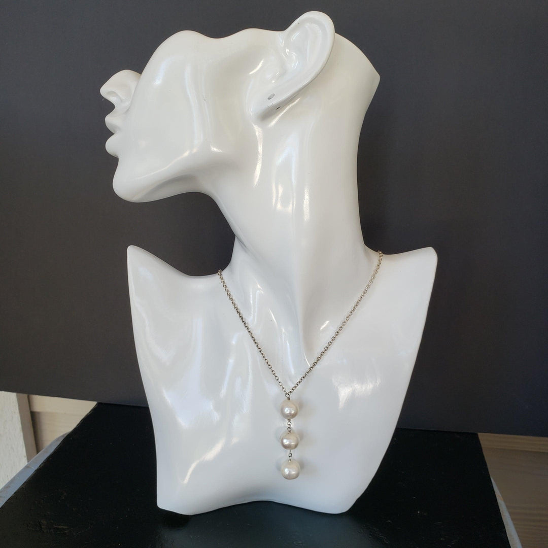 Pearl drop necklace - LB Designs