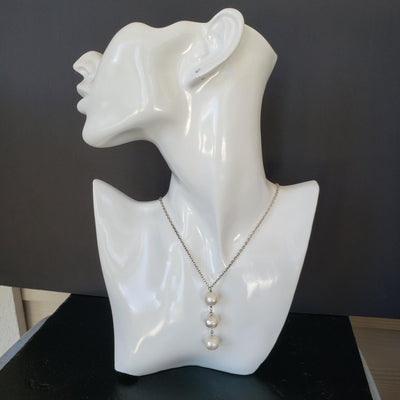 Pearl drop necklace
