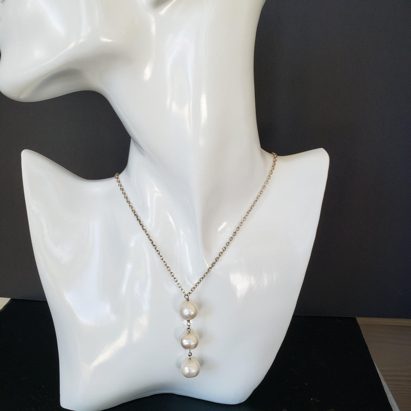 Pearl drop necklace