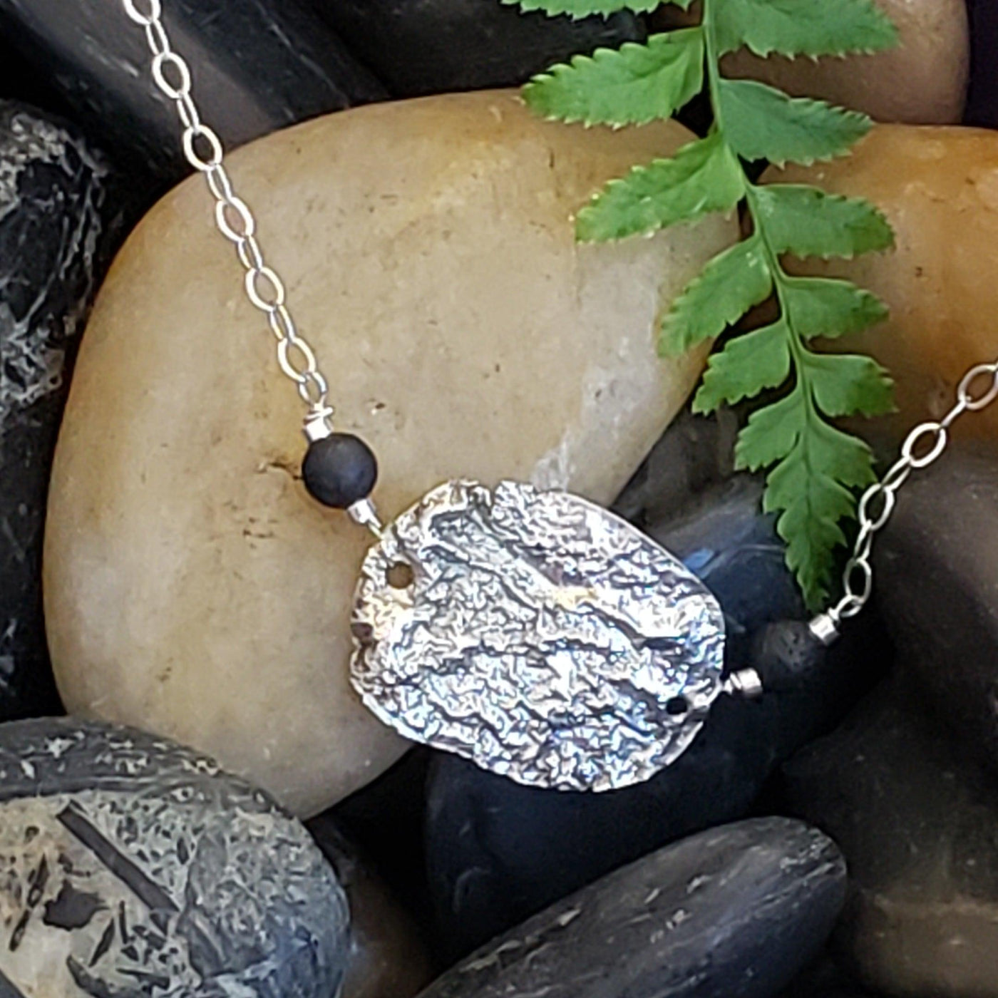 Reticulated silver necklace