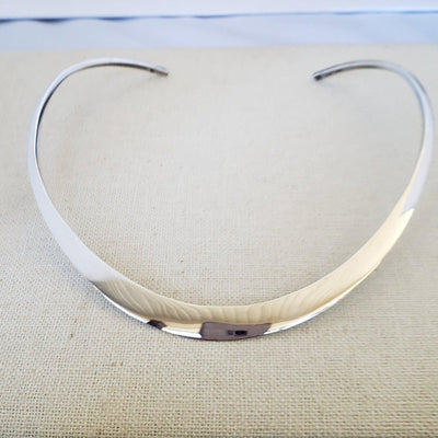 Classic silver choker