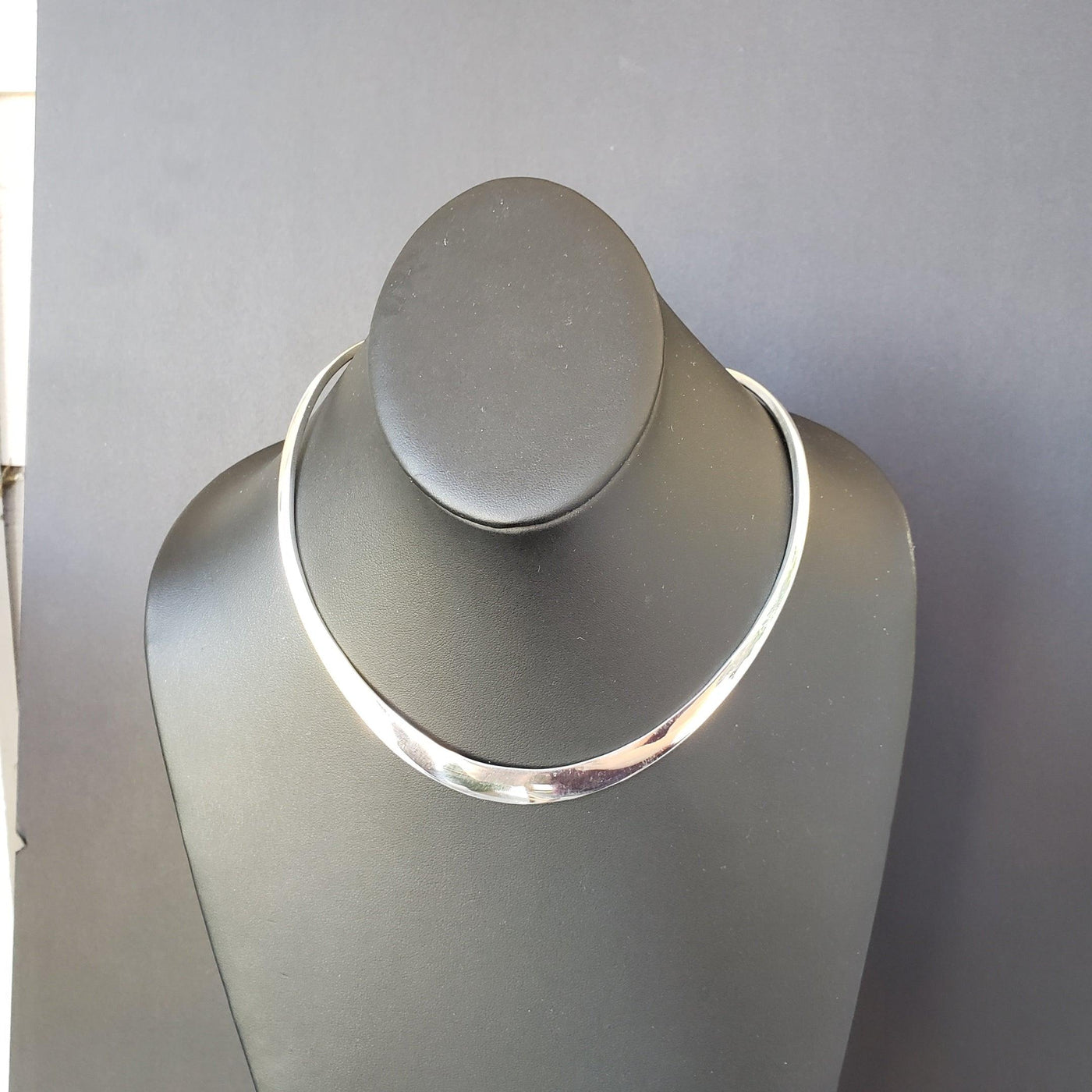 Classic silver choker
