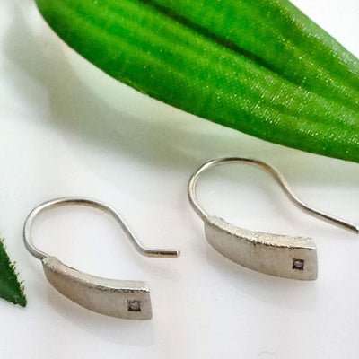 Minimalist silver earring - LB Designs
