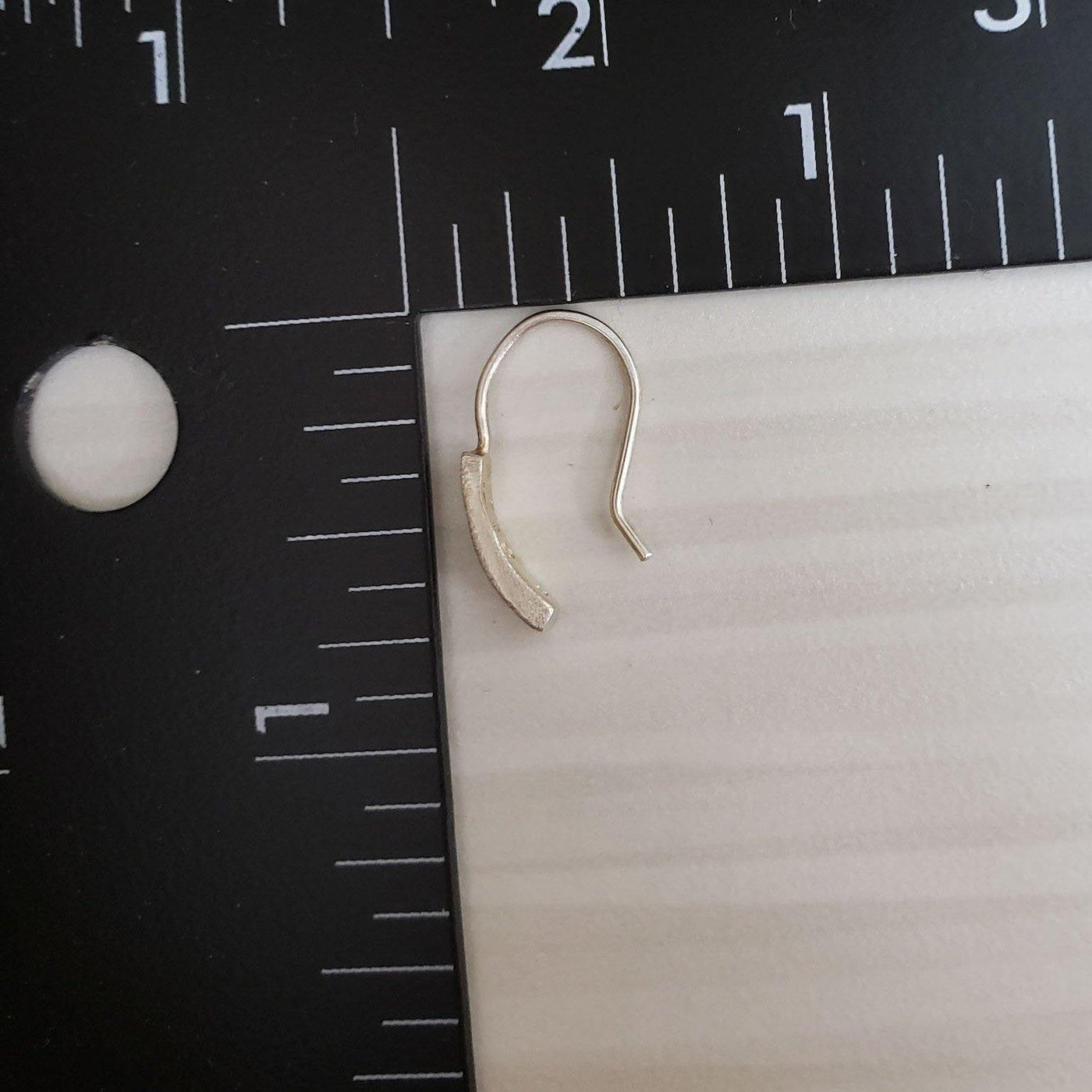 Minimalist silver earring - LB Designs