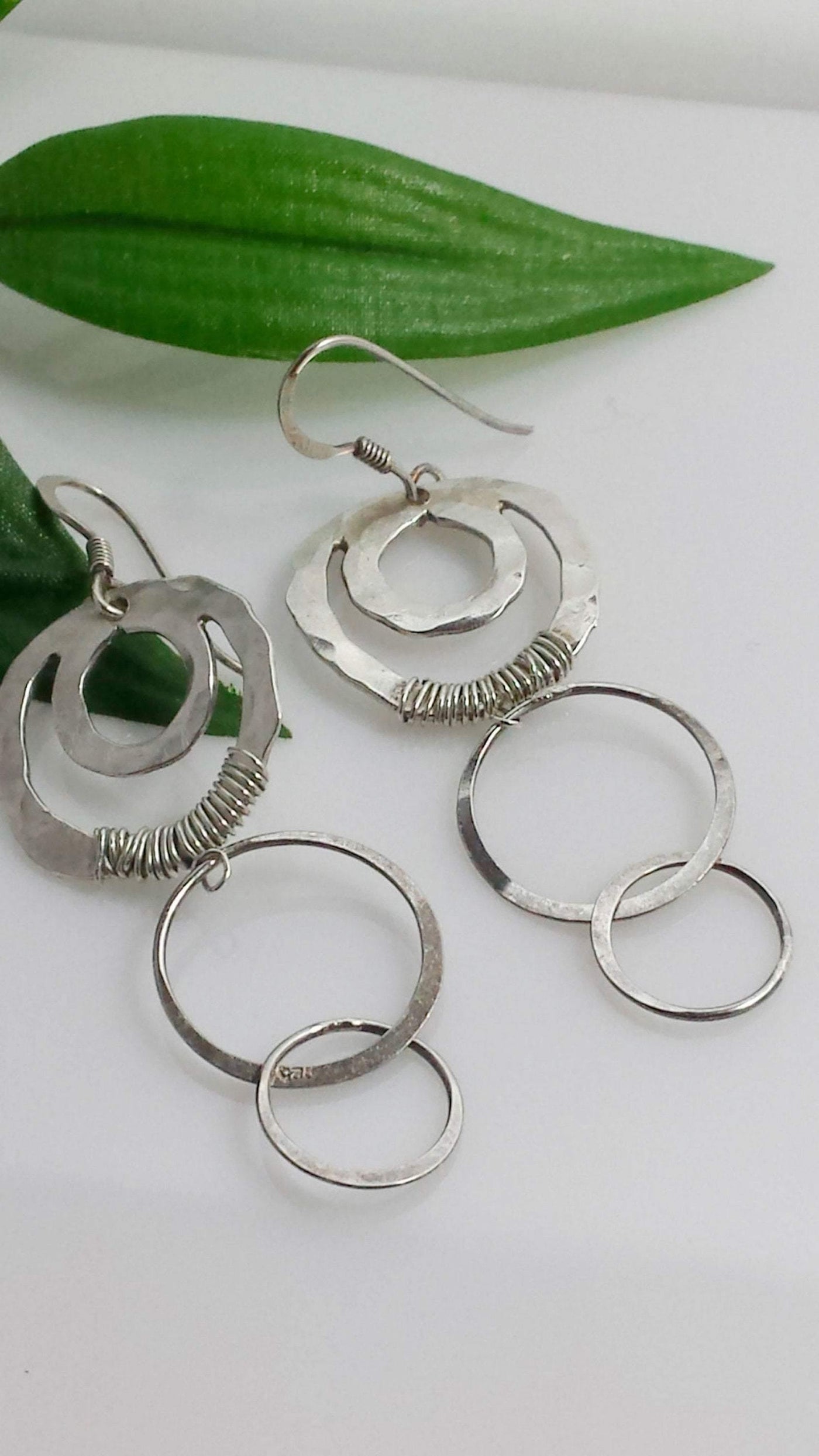 Circle dangling silver earrings - LB Designs