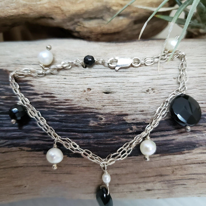 Black onyx and pearl bracelet - LB Designs