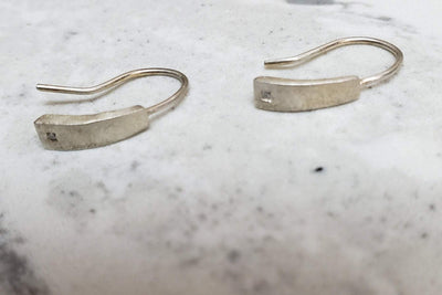 Minimalist silver earring - LB Designs